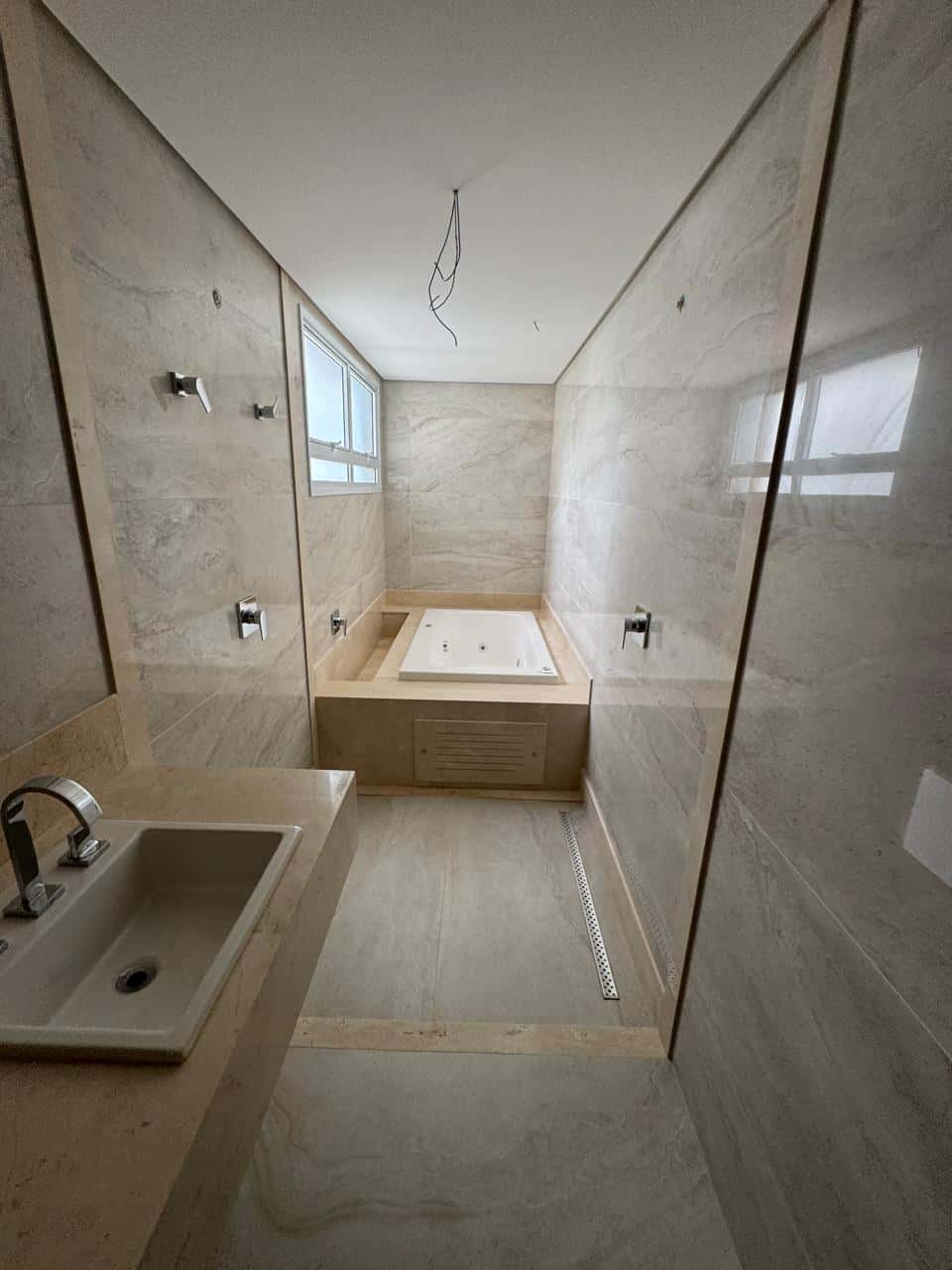 Apartamento com 4 suítes no setor Marista proximo ao parque Areião