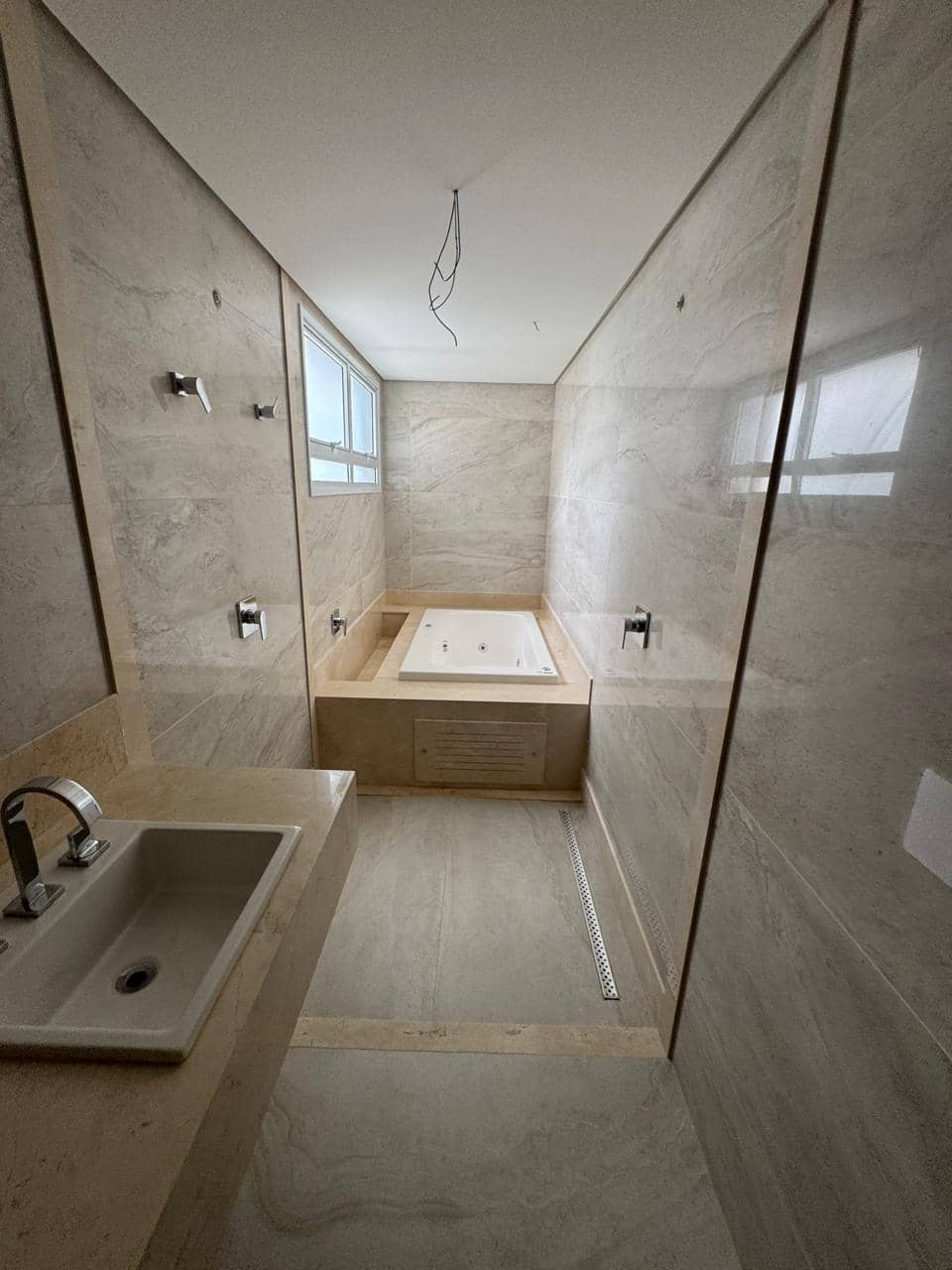 Apartamento com 4 suítes no setor Marista proximo ao parque Areião