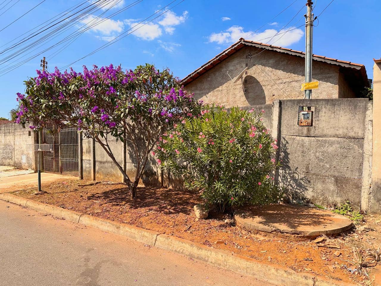 CASA DE RUA 3 QUARTOS - SETOR RIO BRANCO