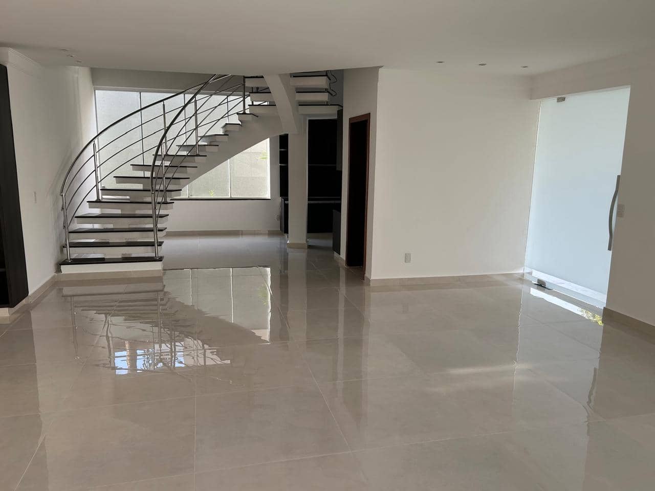 Sobrado 4 suítes - Jardins Paris - 367m² - Goiânia