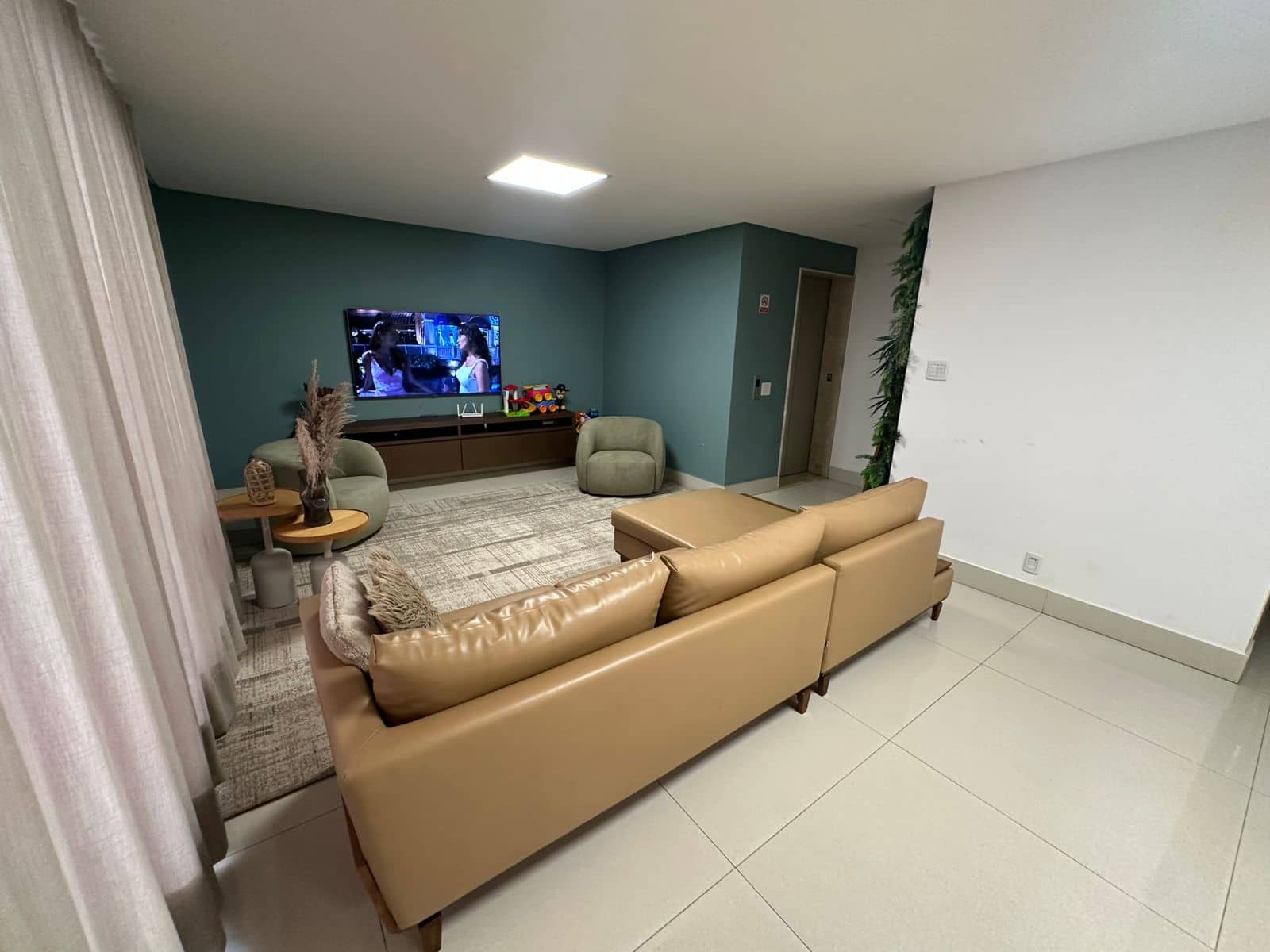 APARTAMENTO NO EDIFÍCIO SINFONIA ECO DESIGNER COM LOCALIZAÇÃO PREVILÉGADA NO SETOR MARISTA.