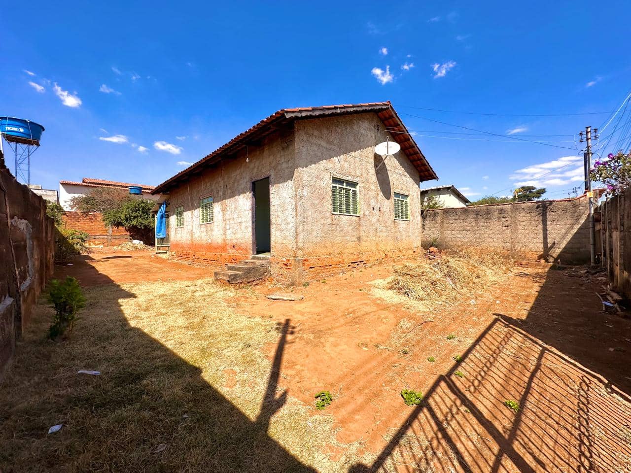 CASA DE RUA 3 QUARTOS - SETOR RIO BRANCO