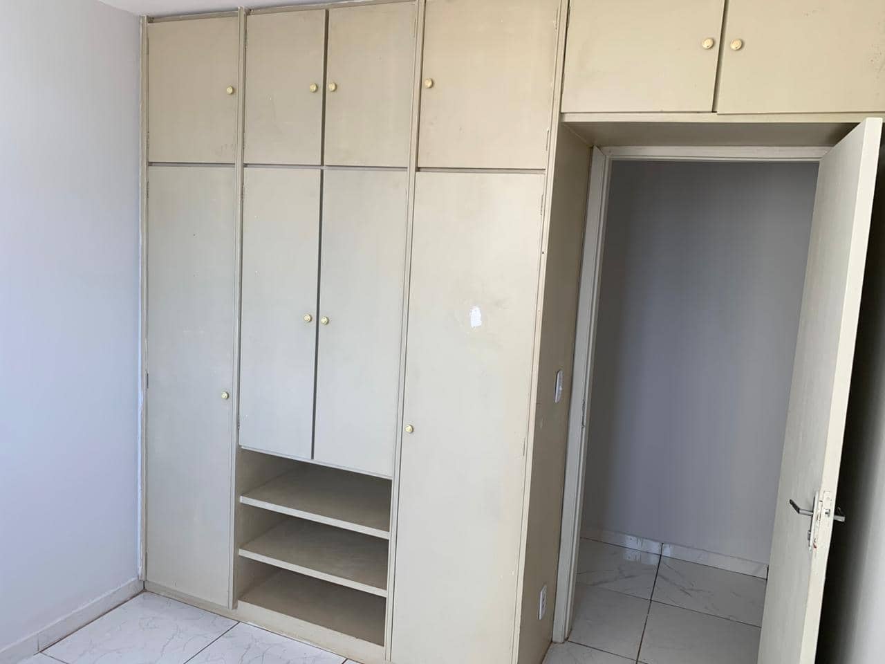 Apartamento no Ed. Castro Alves para alugar com 65 m² - Leste Universitário