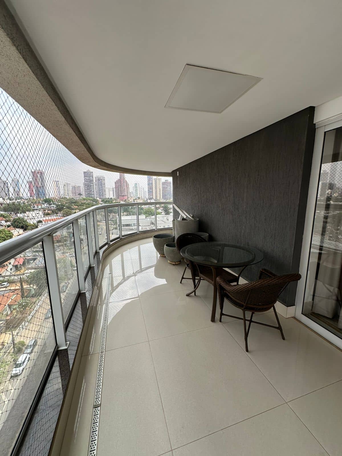 APARTAMENTO NO EDIFÍCIO SINFONIA ECO DESIGNER COM LOCALIZAÇÃO PREVILÉGADA NO SETOR MARISTA.