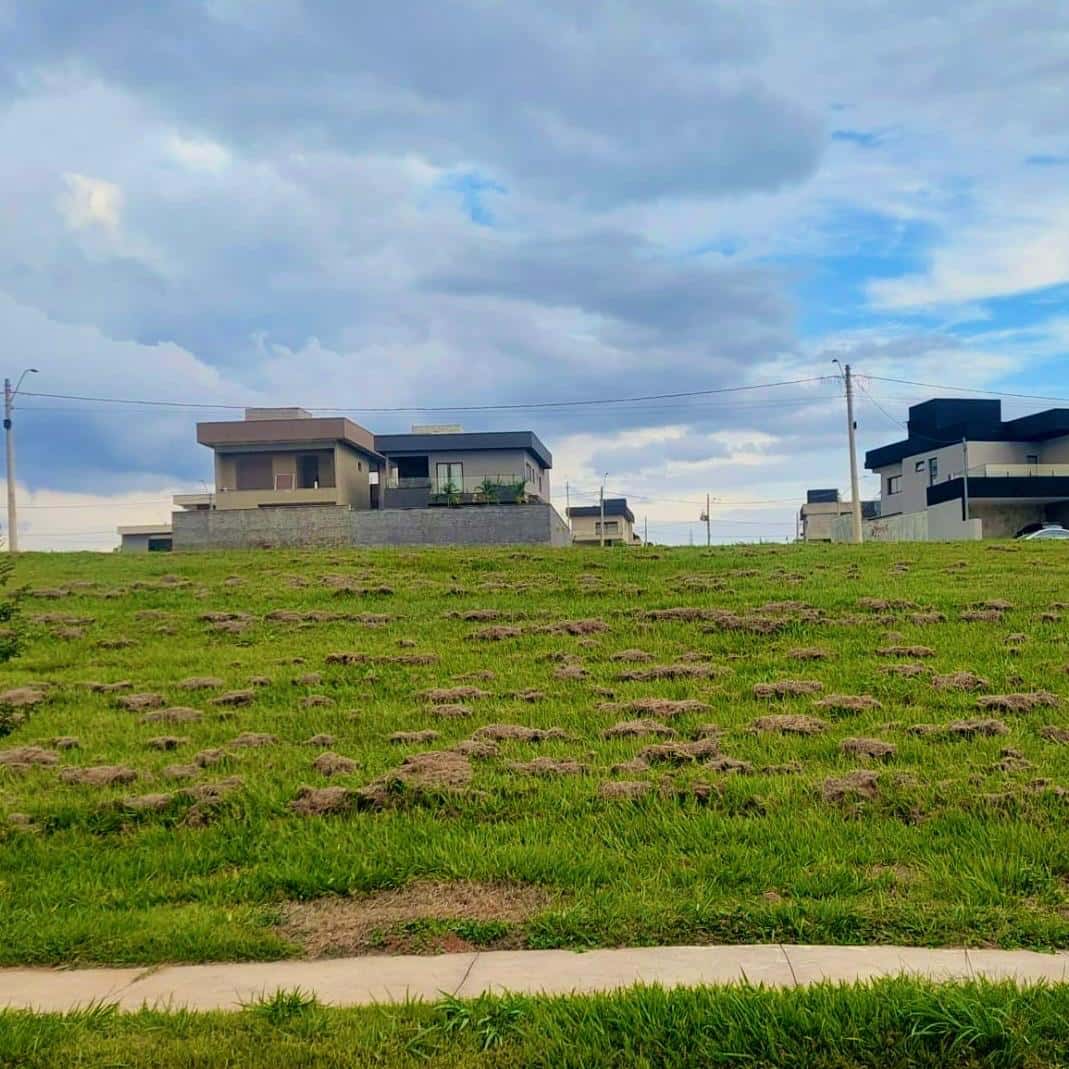 LOTE DE 299 M² NO CONDOMÍNIO PARQUEVILLE QUARESMEIRA