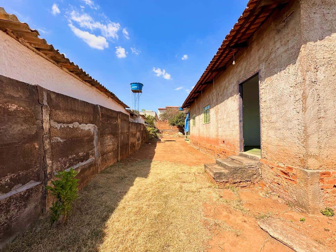 CASA DE RUA 3 QUARTOS - SETOR RIO BRANCO
