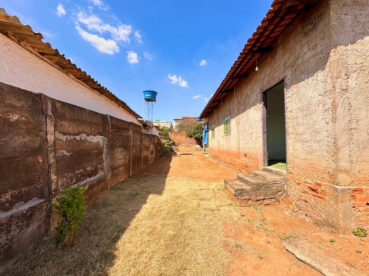 CASA DE RUA 3 QUARTOS - SETOR RIO BRANCO