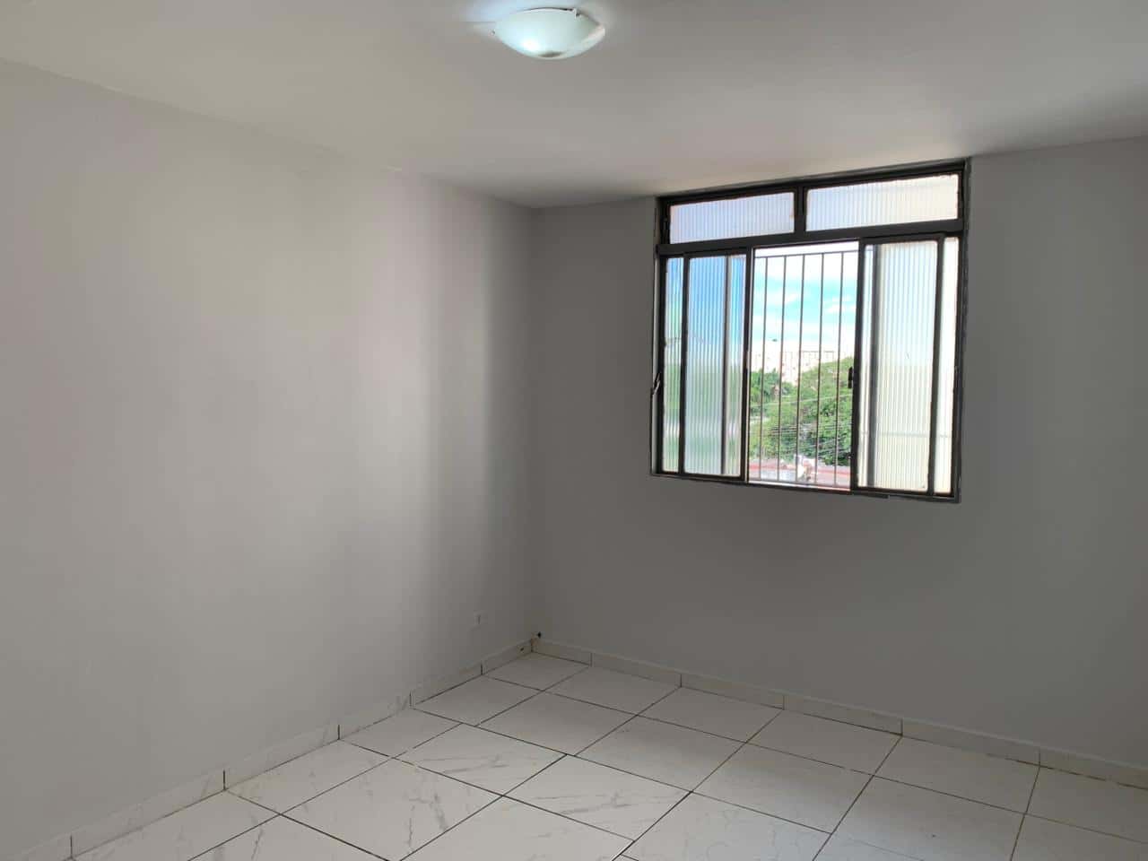 Apartamento no Ed. Castro Alves para alugar com 65 m² - Leste Universitário