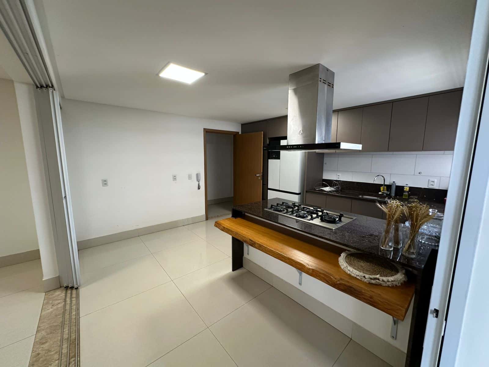 APARTAMENTO NO EDIFÍCIO SINFONIA ECO DESIGNER COM LOCALIZAÇÃO PREVILÉGADA NO SETOR MARISTA.
