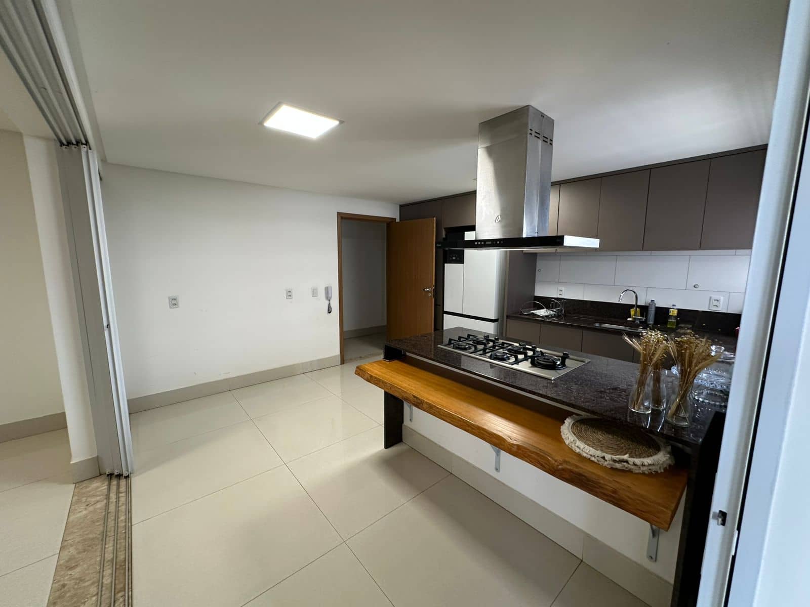 APARTAMENTO NO EDIFÍCIO SINFONIA ECO DESIGNER COM LOCALIZAÇÃO PREVILÉGADA NO SETOR MARISTA.