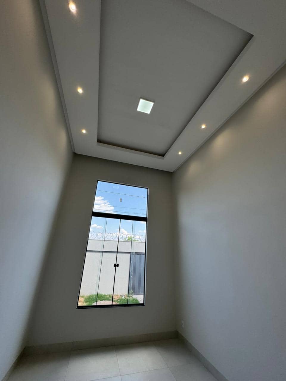 Belíssima casa com ótimo acabamento, projeto moderno e excelente avaliação