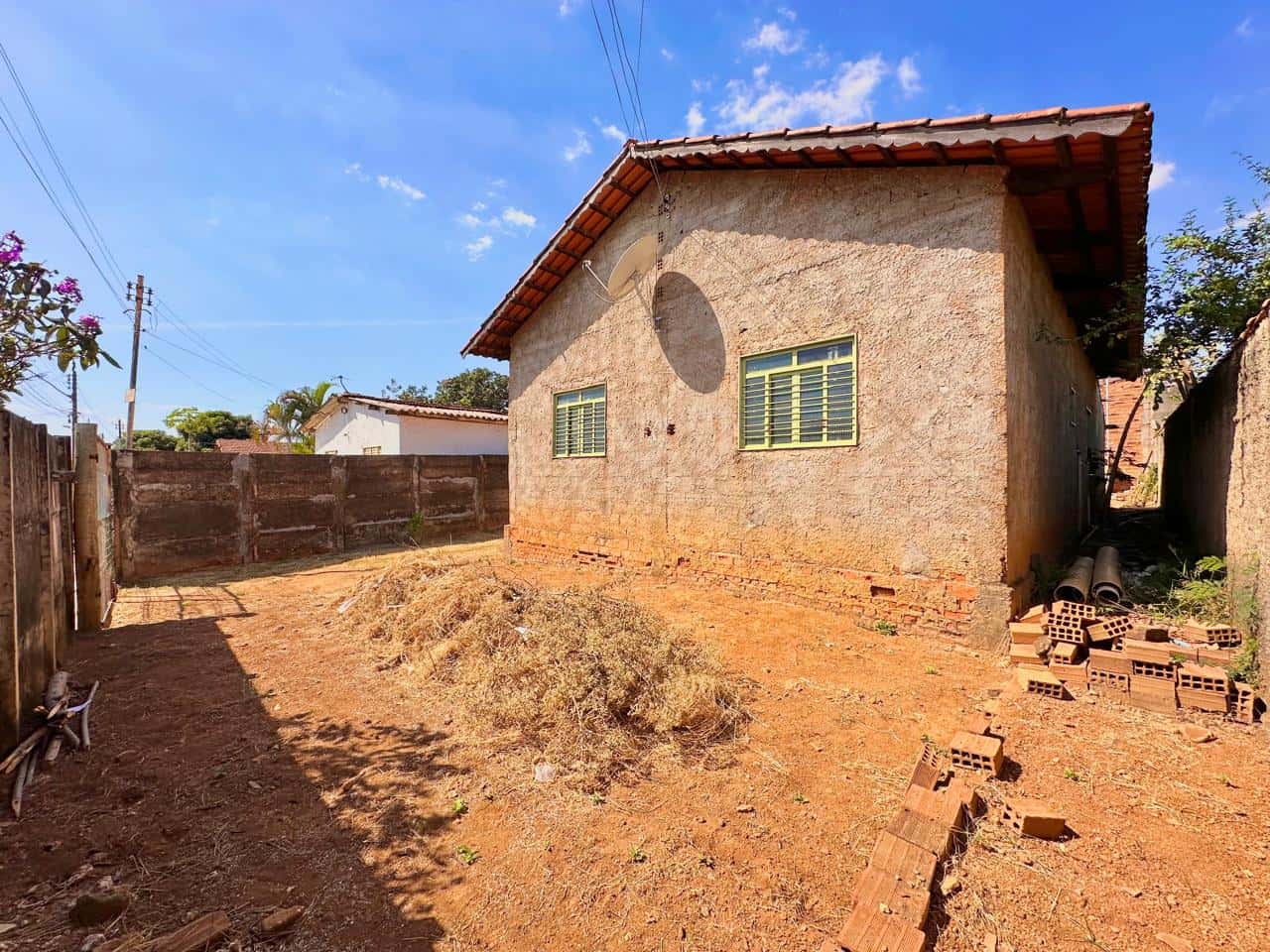 CASA DE RUA 3 QUARTOS - SETOR RIO BRANCO