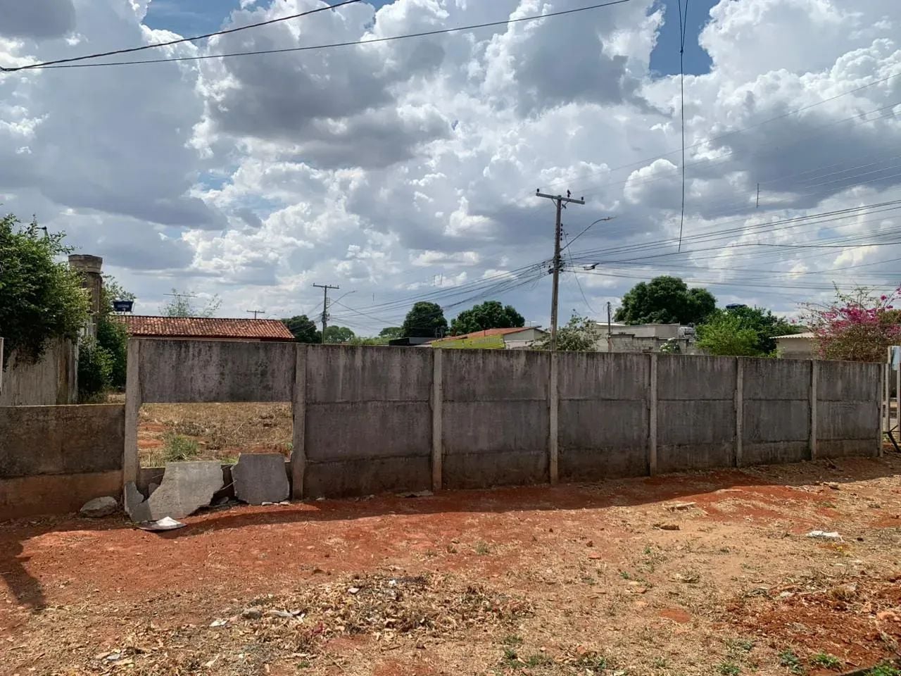 Lote para venda tem 355 metros quadrados em Jardim Guanabara II - Goiânia - GO