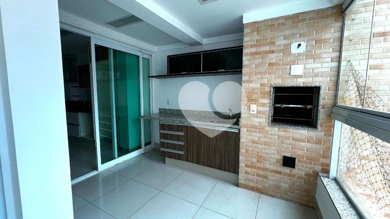 Apartamento 3 suítes climatizado com armários churrasqueira carvão