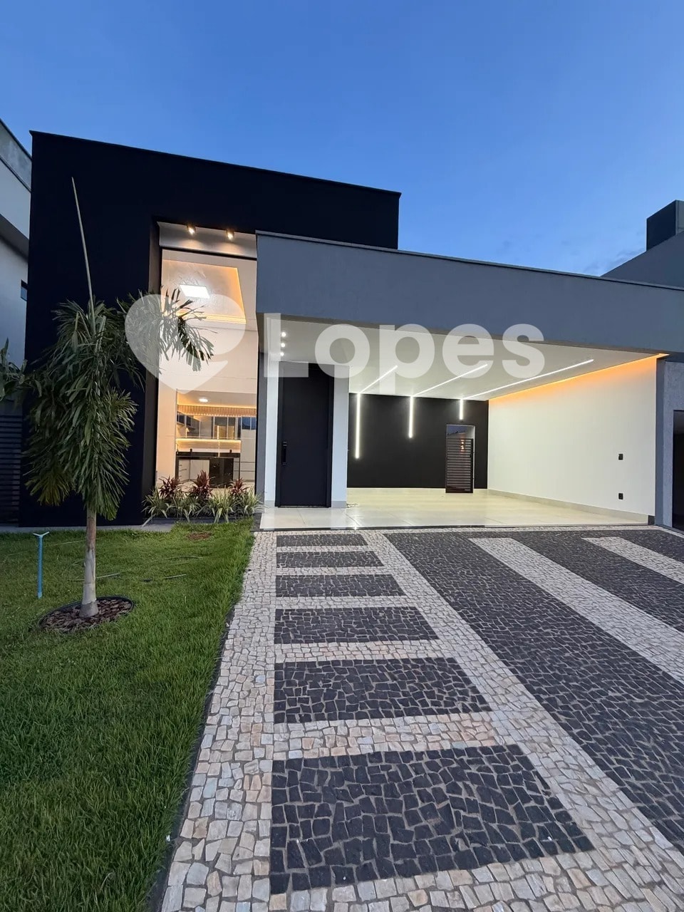 Casa Térrea no Jardins Bolonha | 3 Suítes Plenas | Semi - mobiliada