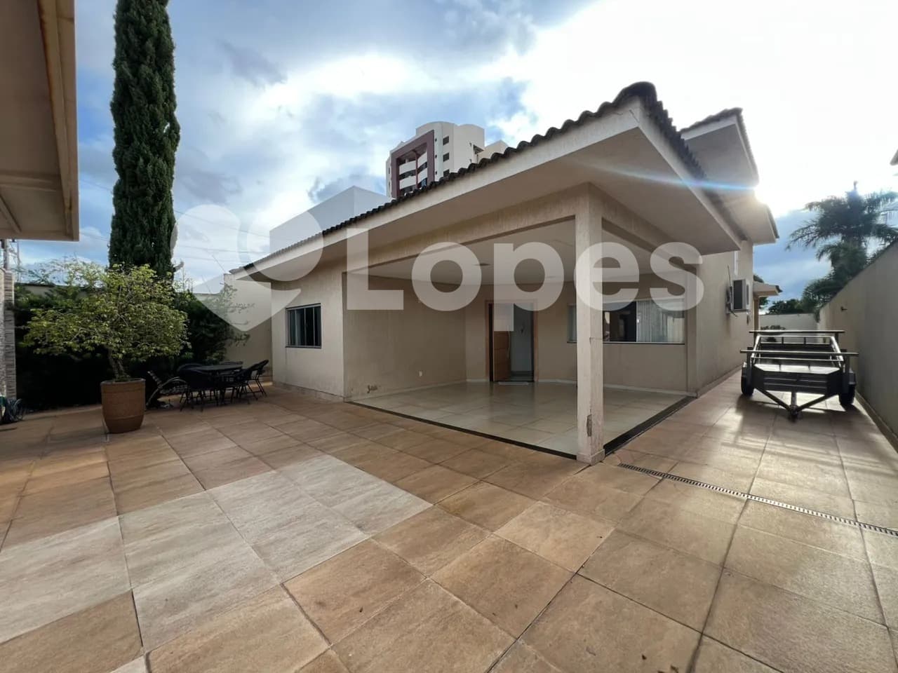 Casa Térrea com 3 Suítes no Jardim América – Próxima ao Goiânia Shopping e Parque Vaca Brava