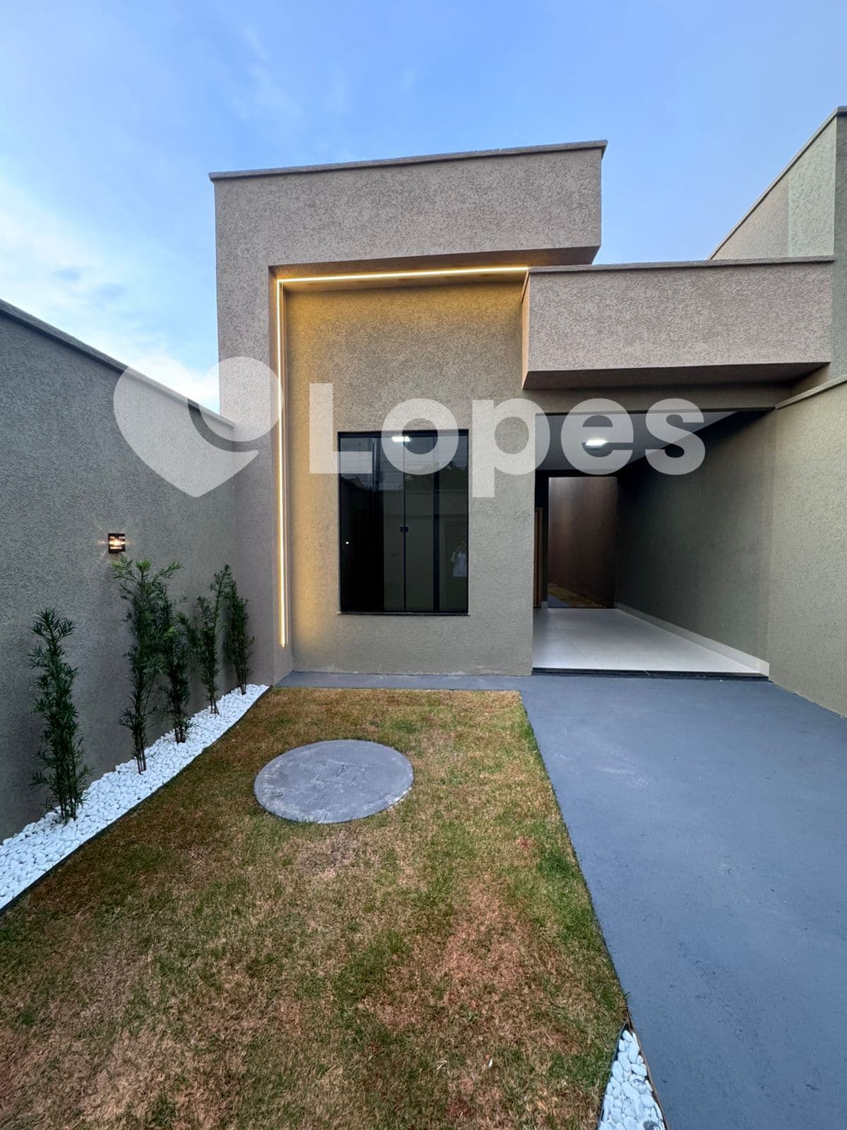 Casa 3 Quartos à Venda no Oriente Ville, Goiânia – Próxima ao Portal Sul Shopping