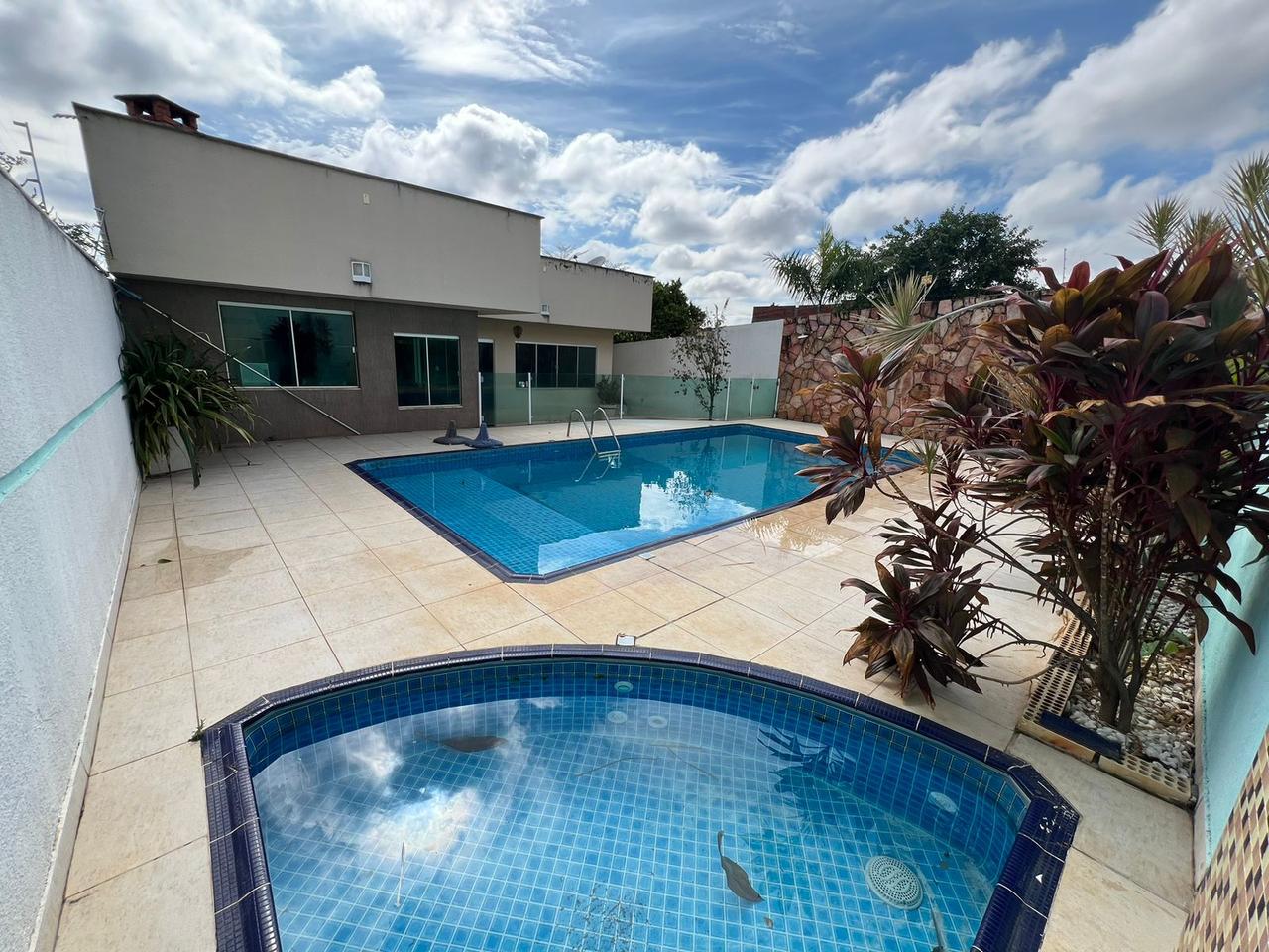 CASA NO JARDIM ATLÂNTICO | 3 quartos | 515m² DE LOTE | PISCINA | ENERGIA SOLAR