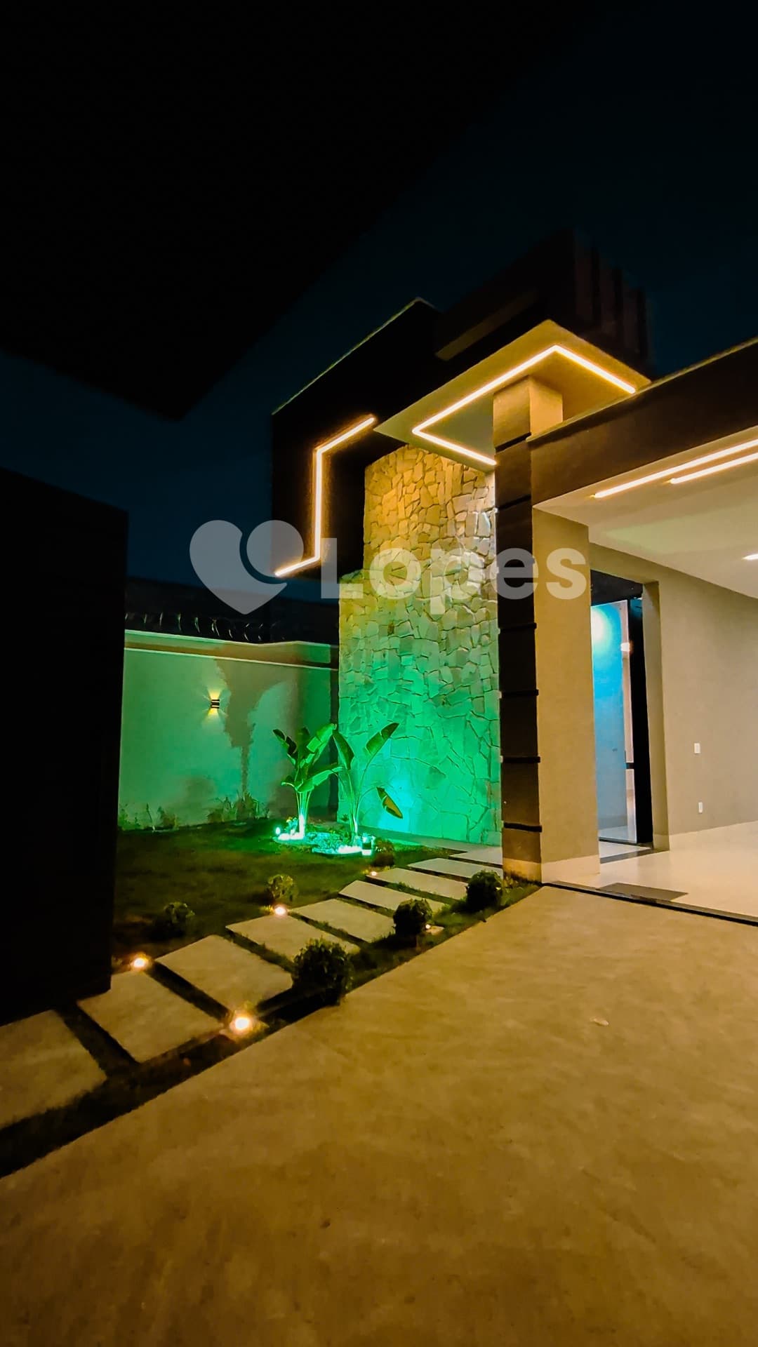 Casa 3 Suítes à Venda na Vila Brasília Próxima à Avenida São Paulo