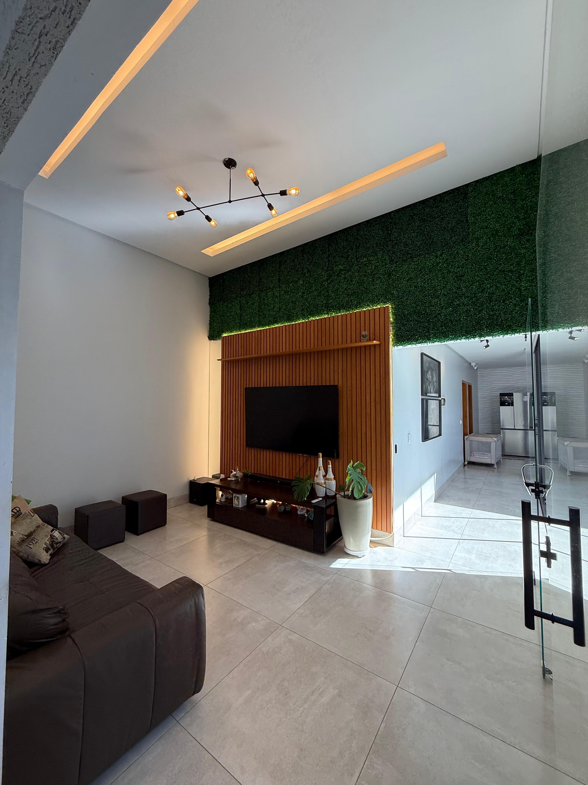 Casa Térrea de Alto Padrão – Parque Anhanguera com 3 suítes (pode ser transformada em 4q)