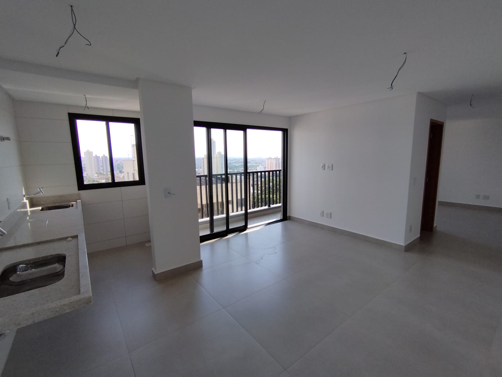 🏡 **LAKE HOUSE – 50 m² | Parque Amazônia | Andar Alto | 1 quarto**