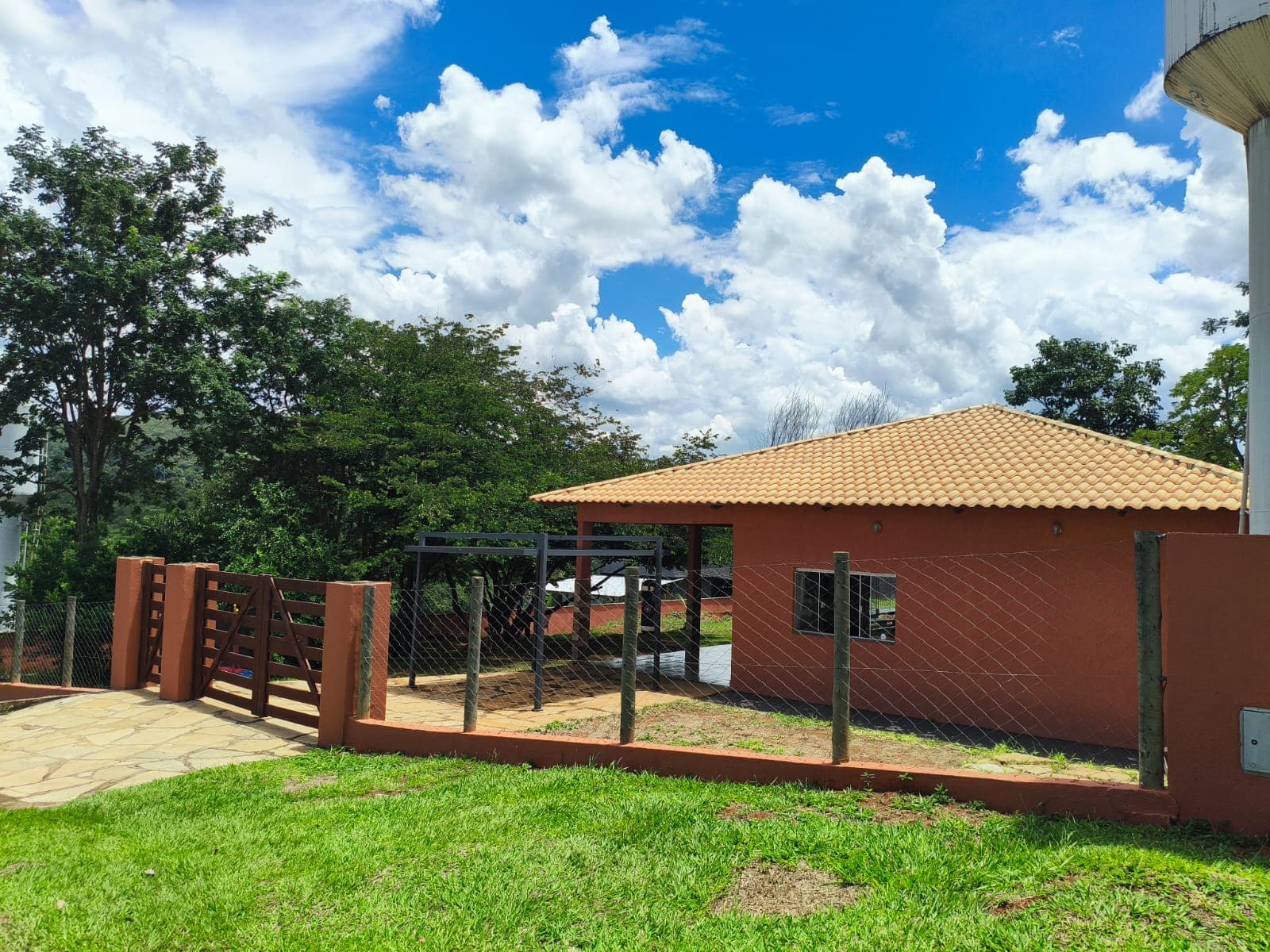 Casa chácara no condomínio Country Ville com 3 quartos