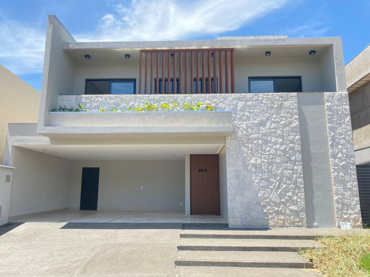 SOBRADO DE ALTO PADRÃO À VENDA | JARDINS CAPRI | 4 SUÍTES