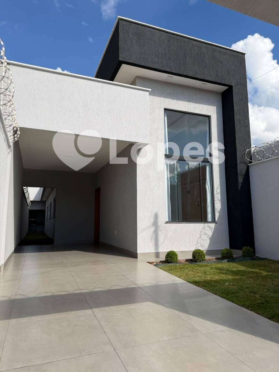 Casa no Setor Cidade Satélite São Luiz | 3 Quartos | 8 minutos do Buriti Shopping