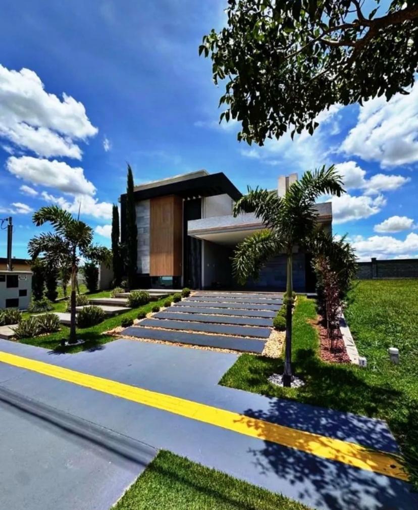 CASA EM CONDOMINIO FECHADO