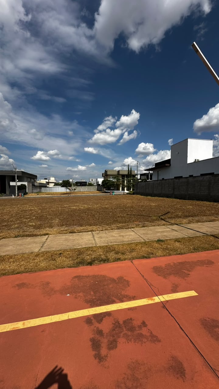 LOTE À VENDA | PARQVILLE PINHEIROS – APARECIDA DE GOIÂNIA