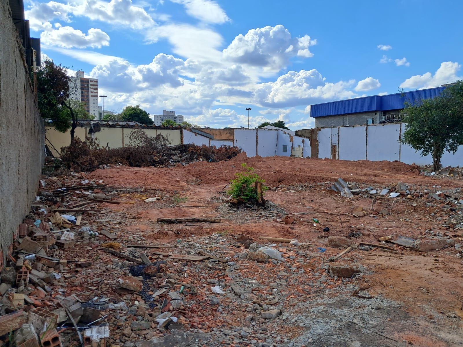 Área 896 m no Parque Oeste Industrial