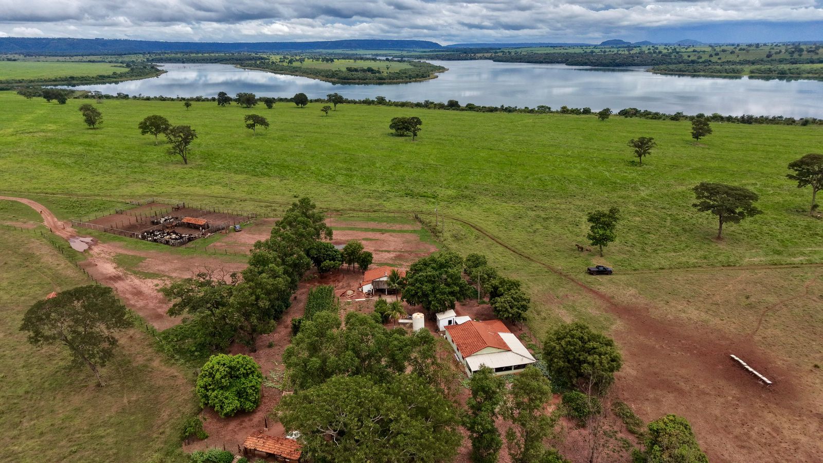 FAZENDA Á VENDA EM GOIÁS - 97 ALQUEIRES COM GRANDE DISPONIBILIDADE DE ÁGUA - DULPA APTIDÃO ÓTIMA ESTRUTURA PARA PECUÁRIA E AGRICULTURA