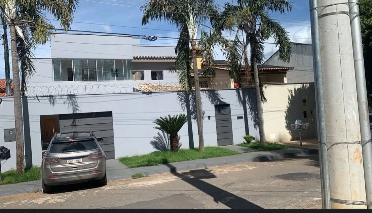 SOBRADO SETOR JAÓ DE ALTO PADRÃO À VENDA COM PISCINA