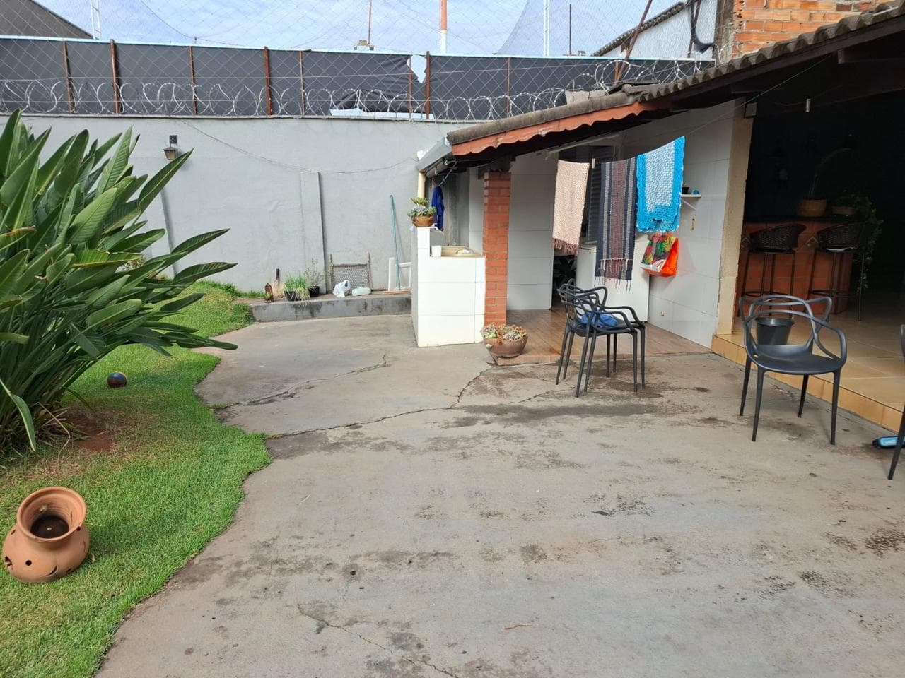 Sobrado 280m² com 4 Quartos uma suite, e 5 Vagas no Setor São Francisco – Goiânia