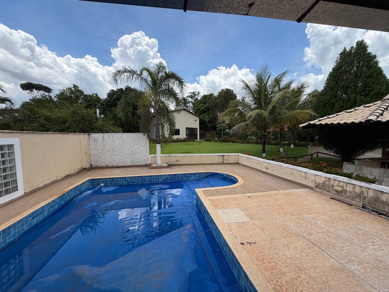 Casa em Condomínio à Venda em Cond chácaras 2 Quartos com piscina Terreno 1.685m² , Fogão a Lenha