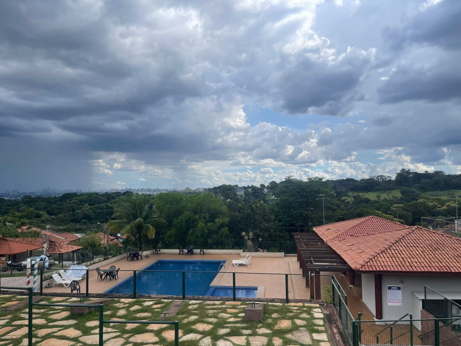 Casa Térrea 3 Suítes no cond. Fechado com área verde, 273 m², bosque privativo R$ 1.230.000