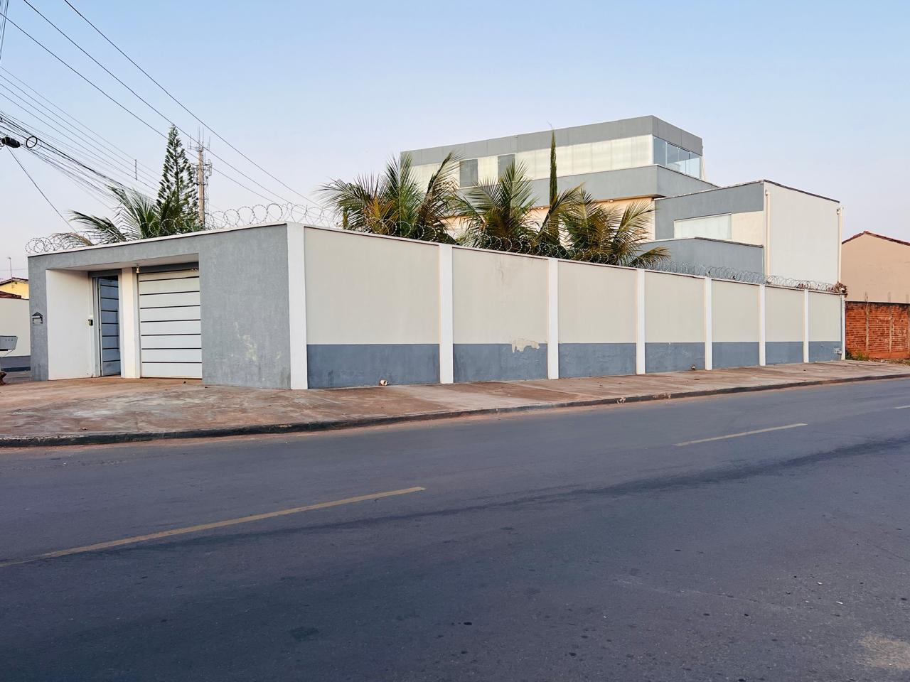 Mansão Triplex Automatizada a 6 Min do Flamboyant | Rooftop, Spa e Cinema