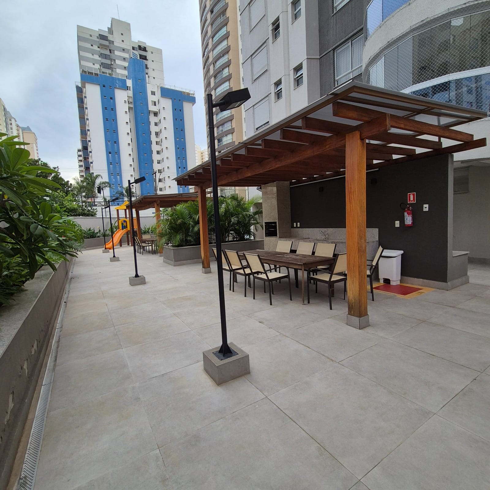Apartamento 3 suítes plenas 155M andar alto, 3vagas e escaninho R$ 1.250.000