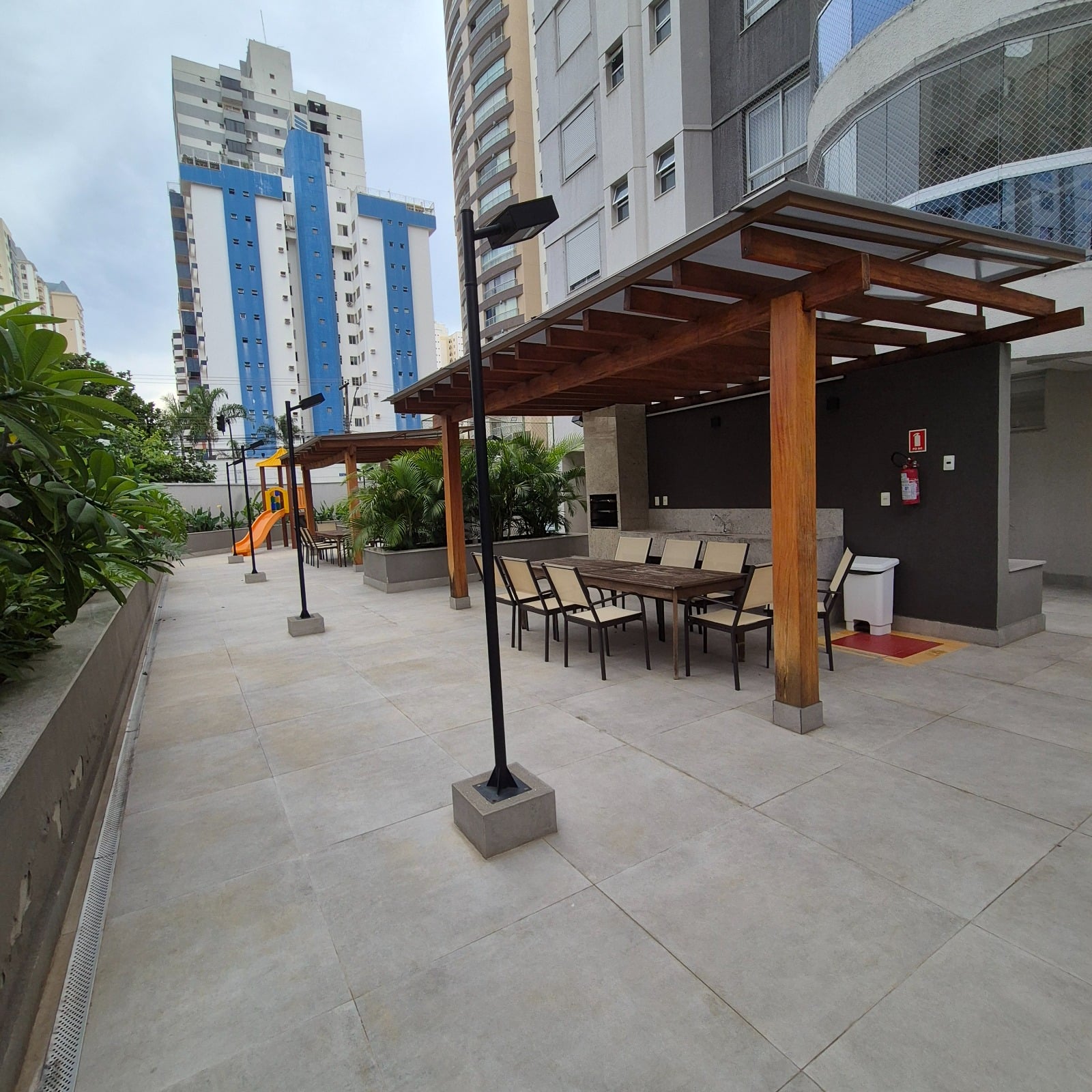 Apartamento 3 suítes plenas 155M andar alto, 3vagas e escaninho R$ 1.250.000