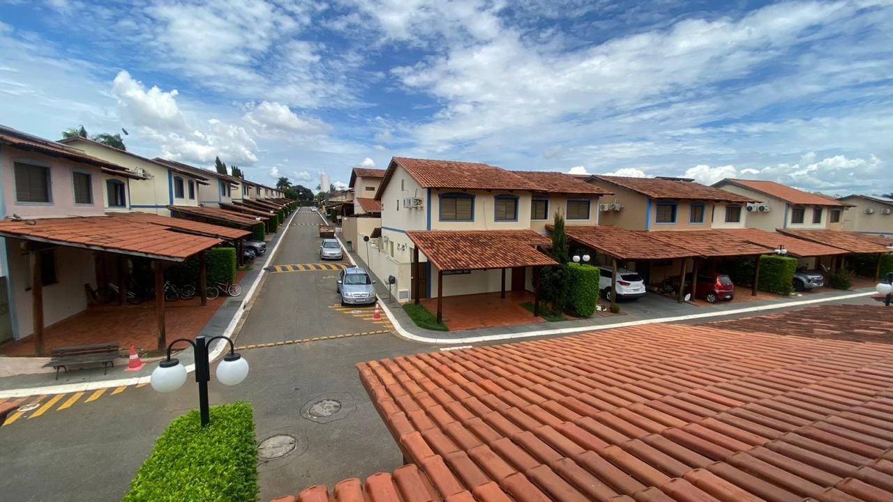 Sobrado em Condomínio Fechado no Parque Anhanguera 3 Quartos, Uma suite Completo armarios, Bosque privativo Segurança 24h