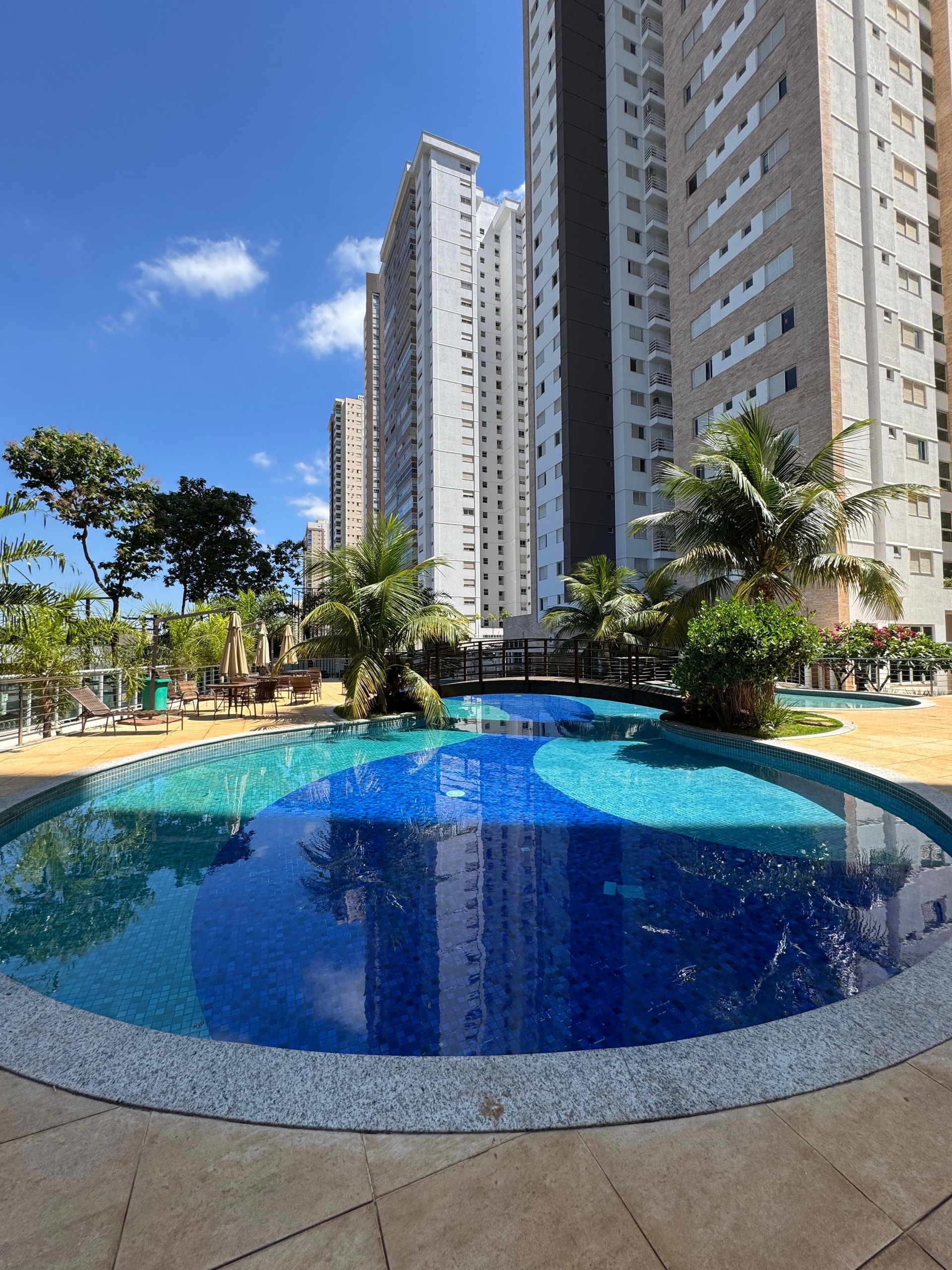 Apartamento em configuração especial com varanda estendida, Rua T- 51, Ed Lá Musique.