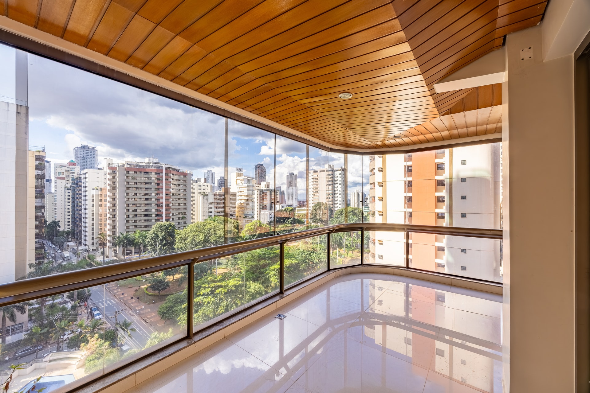 Apartamento Renoir – Setor Bueno | Vista para a Praça T-25