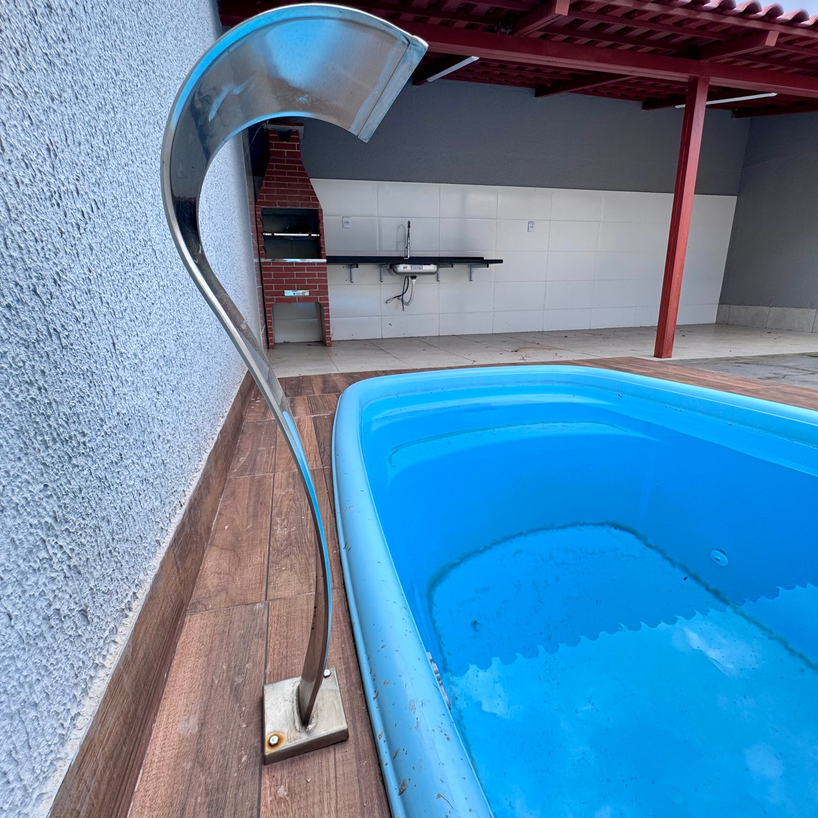CASA COM PISCINA À VENDA BAIRRO INDEPENDÊNCIA APARECIDA DE GOIÂNIA
