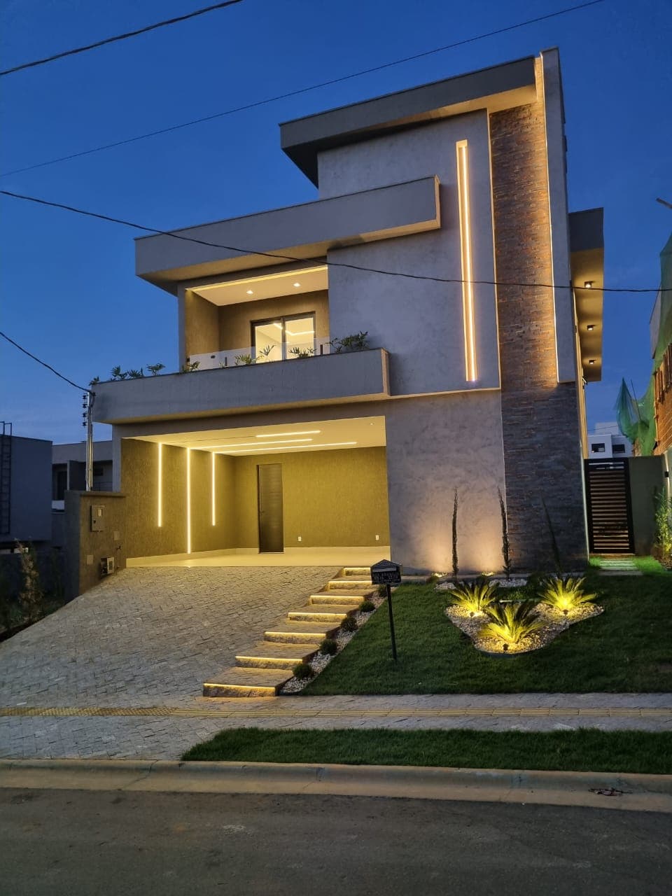 🏡 Sobrado de Alto Padrão no Condomínio Jardins Capri