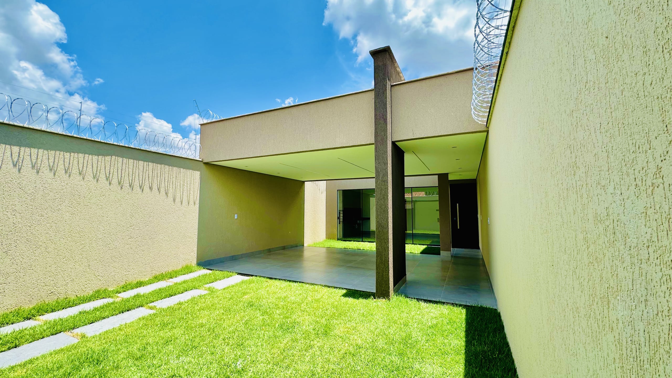 Casa Térrea Nova no Jardim Maria Inês 3 Quartos uma suite, segurança ja instalada, Área Gourmet 145m²