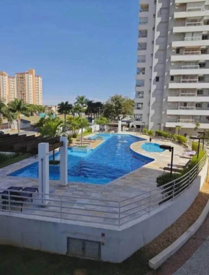 Apartamento 2/4 com Suíte Completo armários, 2 vagas e Ar-Condicionado nos Quartos, lazer completo- Goiânia