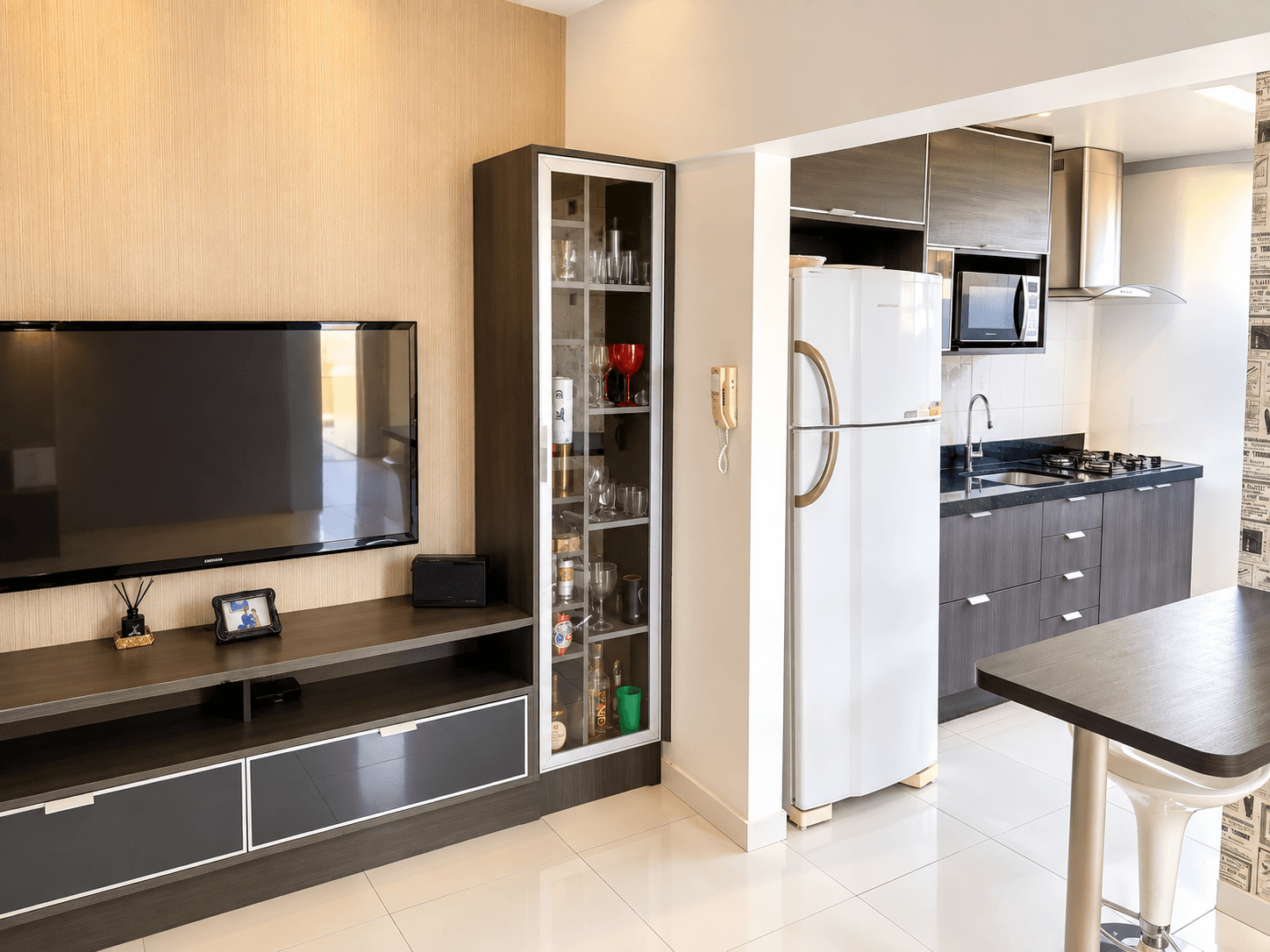 Apartamento 2 quartos, 1 banheiro, completo em armários, 1 vaga de garagem, 8 andar - Centro