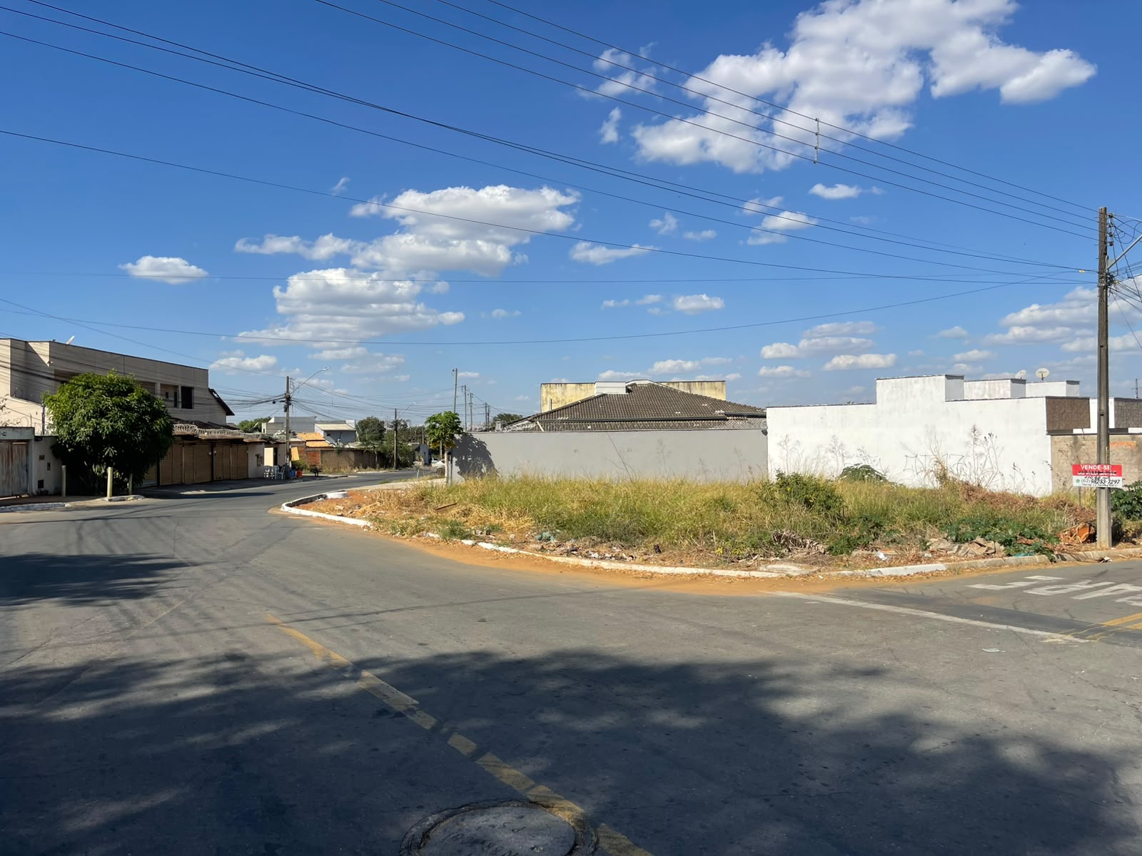 OPORTUNIDADE – LOTE DE ESQUINA À VENDA 410,98m2