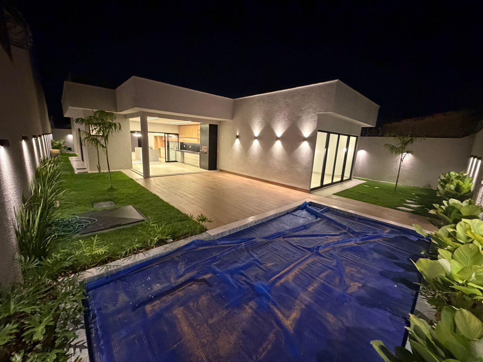 🏡 Casa Alto Padrão c/ Piscina – Jardim Atlântico | 3 Suítes | 420m²