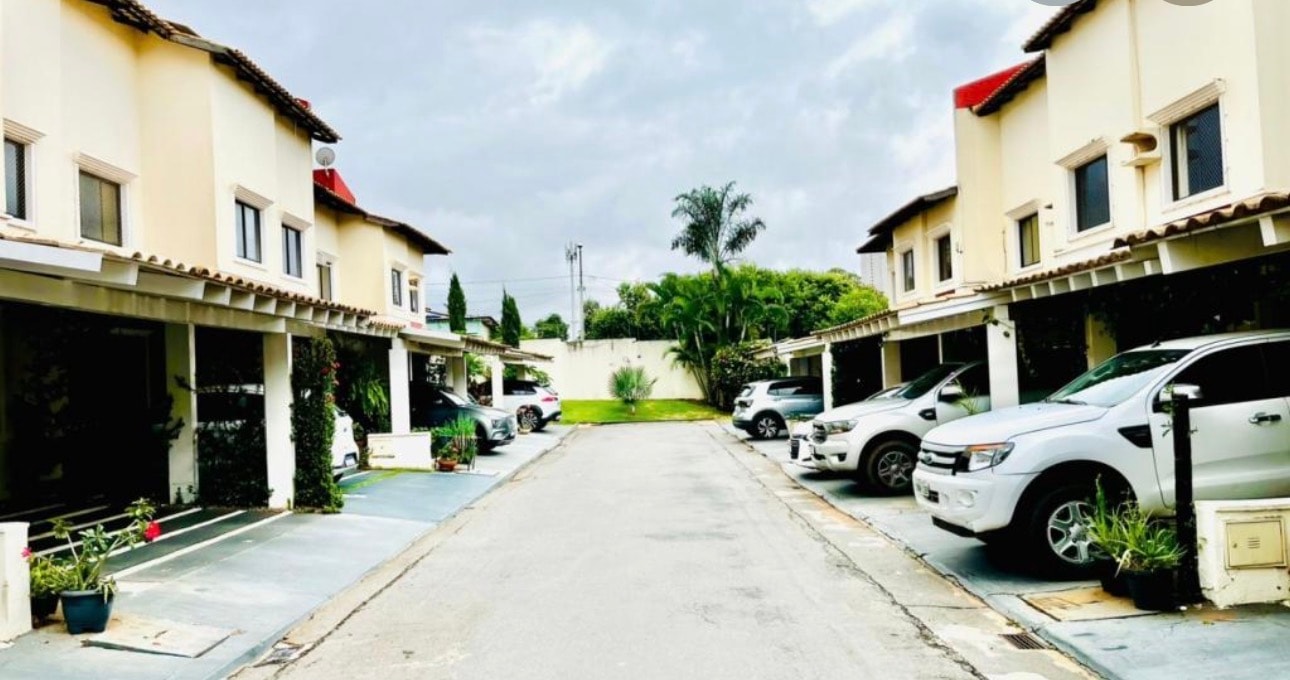 Sobrado em condomínio Villas de Atlântico